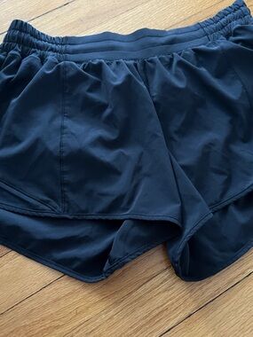 Women's Lululemon Hotty Hot LR Short 4" *Lined 12” 
Black Shorts
